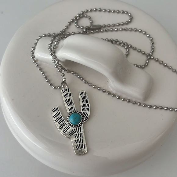 Jewelry - Cute Turquoise Women's Necklace